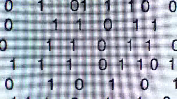 Time-lapse de code binaire sur un script texte de code de données d'écran d'ordinateur 