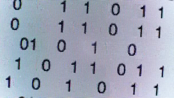 Time-lapse de code binaire sur un script texte de code de données d'écran d'ordinateur 