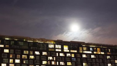 Modern apartman geceleri dış