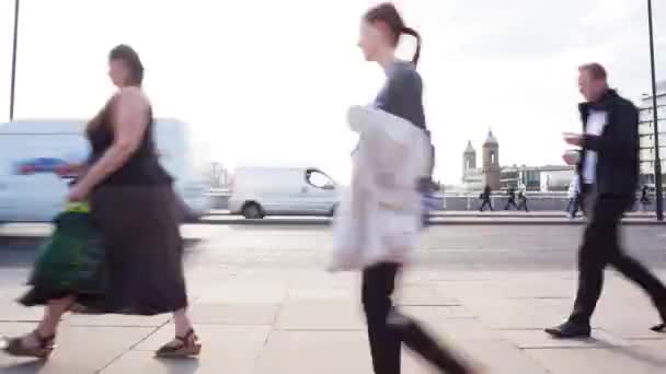 Londres Reino Unido Septiembre 2016 Timelapse Peatones Caminando Por Puente — Vídeo de stock