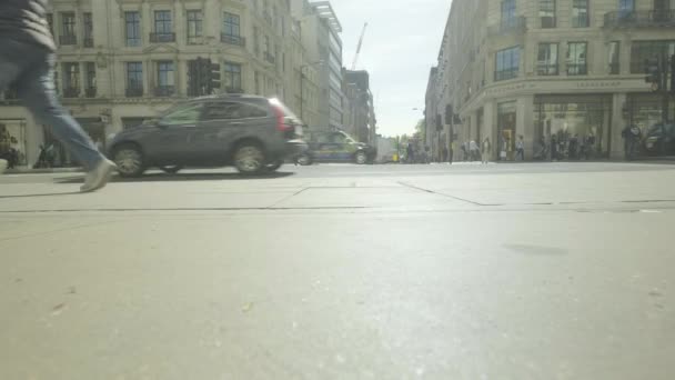 London United Kingdom May 2019 Low Angle View Pedestrians Walking — 비디오