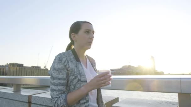 Steady Cam View Attractive Caucasian Business Woman Commuter Drinking Coffee — 비디오