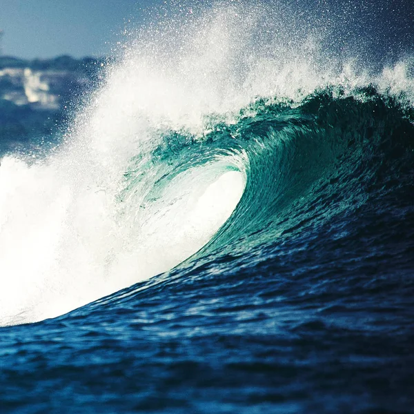 Törés szörfözés óceán hullám — Stock Fotó