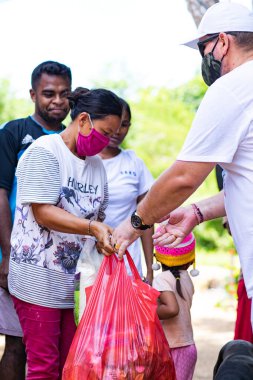 Bali, Endonezya - 16 Nisan 2020: Endonezya 'daki bir salgın sırasında insani yardım