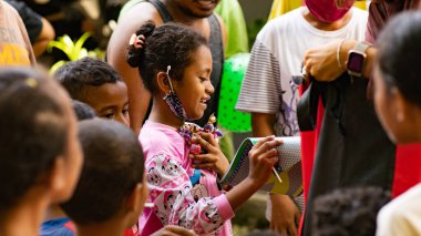 Bali, Endonezya - 16 Nisan 2020: Endonezya 'daki bir salgın sırasında insani yardım