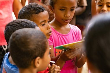 Bali, Endonezya - 16 Nisan 2020: Endonezya 'daki bir salgın sırasında insani yardım