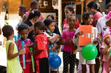 Bali, Endonezya - 16 Nisan 2020: Endonezya 'daki bir salgın sırasında insani yardım