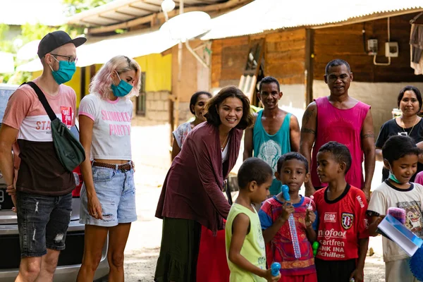 Bali, Endonezya - 16 Nisan 2020: Endonezya 'daki bir salgın sırasında insani yardım