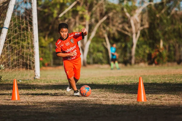 Bali Indonesia August 27Th 2019 Children Training Large Football Field — Stock Photo, Image