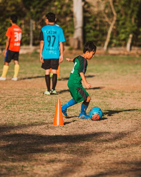 Bali Indonésia Agosto 2019 Treinamento Infantil Grande Campo Futebol Ilha — Fotografia de Stock