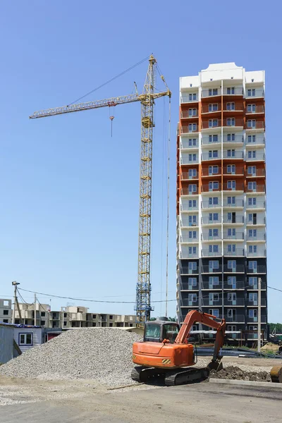 The construction of the new apartment buildings of 16 storeys on the street Western bypass in Krasnodar. Panel construction - modern and fast way