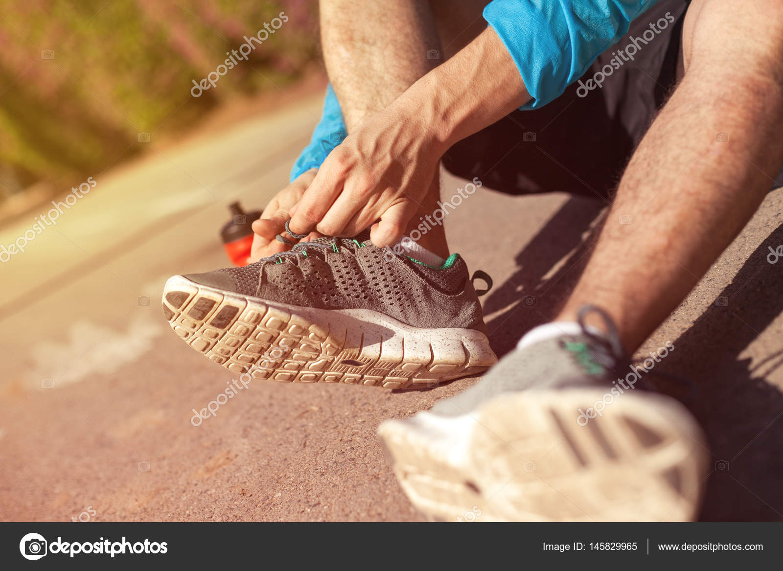 Sportsman tie shoelaces on his running 