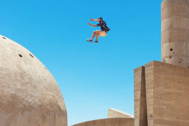 Zıplama, küçük Hareket Bulanıklığı içinde adam