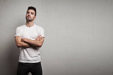 vücut boş beyaz t-shirt üzerinde mans