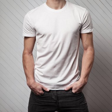vücut boş beyaz t-shirt üzerinde mans
