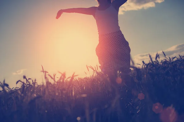 A girl in the evening field at sunset — Stock Photo, Image