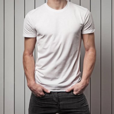 adam boş beyaz t-shirt