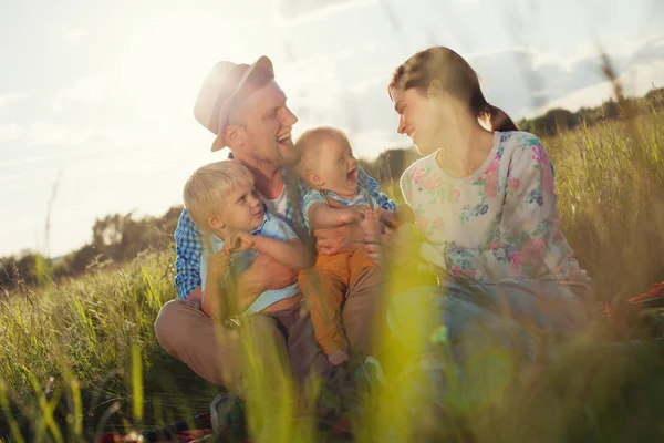 Happy and young family spending time in the park in sunny day — Stock Photo, Image