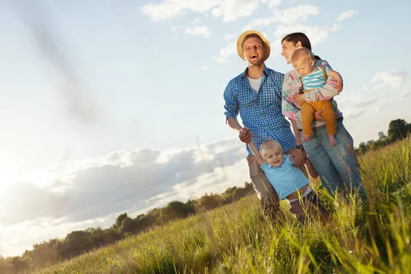 Happy family spending time in the park — Stock Photo, Image