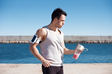 Protein kokteyl içme uygun erkek atlet