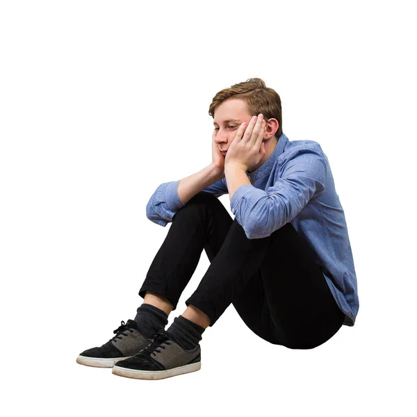 Повна довжина вид збоку засмучений і втомлений хлопчик підліток сидить на — стокове фото