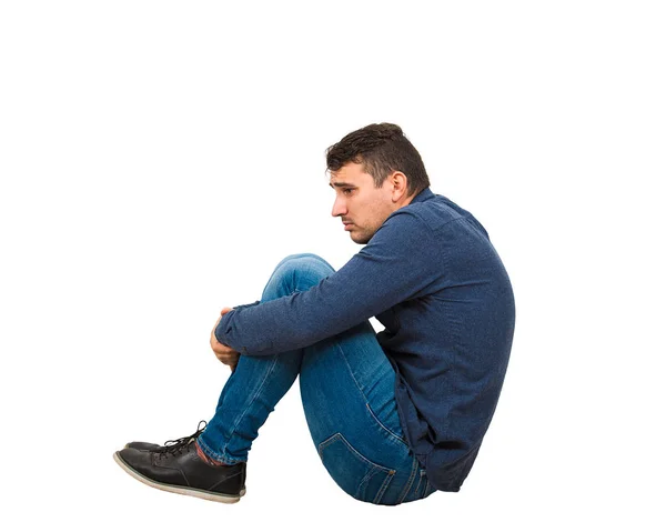 Teljes hosszúságú oldalnézete zaklatott és depressziós férfi introvertált sitti — Stock Fotó