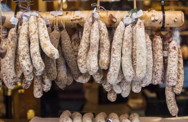 Geleneksel Fransız sosisi satıyorum.