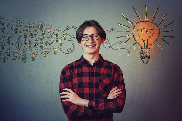 Student Boy Teenager Denkt Sich Neue Ideen Aus Sammelt Und — Stockfoto