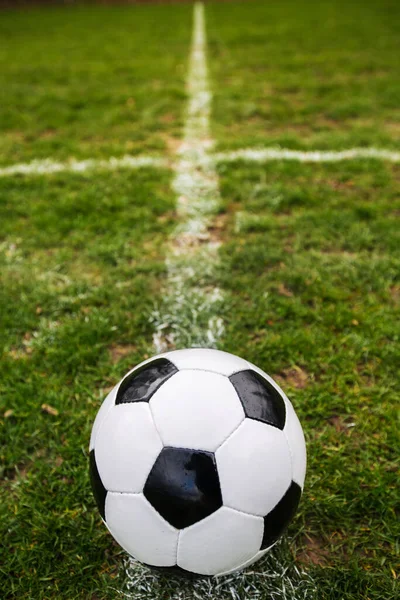 Klassischer Fußball Typisches Schwarz Weißes Muster Auf Der Weißen Markierungslinie — Stockfoto