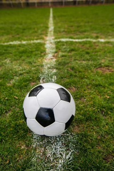 Klassischer Fußball Typisches Schwarz Weißes Muster Auf Der Weißen Markierungslinie — Stockfoto