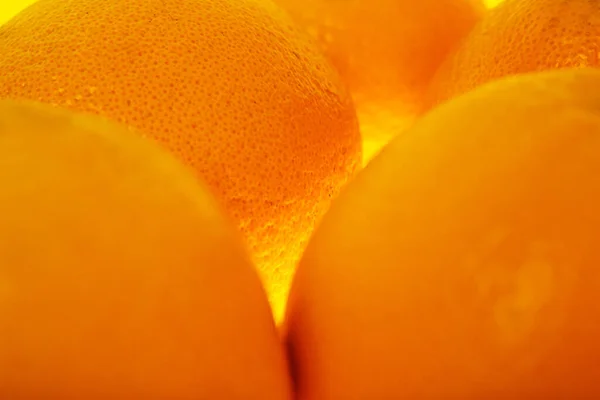 Свіжі Апельсинові Фрукти Ізольовані Жовтому Фоні Крупним Планом Свіжа Апельсинова — стокове фото