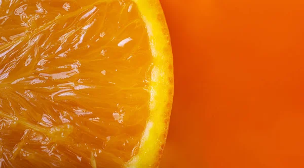 Slice Fresh Orange Fruit Isolated Orange Background — Stock Photo, Image