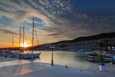 Yat limanına Saint Vlas, Bulgaristan üzerinden günbatımı