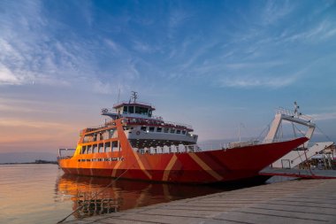 Keramoti, Yunanistan noktasında feribot