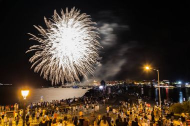 Nessebar, Bulgaristan - 15 Ağustos 2017:Fireworks Nessebar bayram için