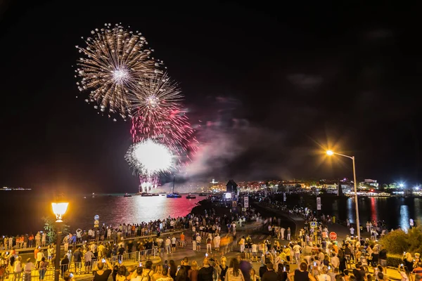 Nessebar, Bulgaristan - 15 Ağustos 2017:Fireworks Nessebar bayram için