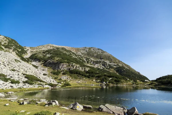 Озеро Муратово в горах Пирин, Болгария — стоковое фото