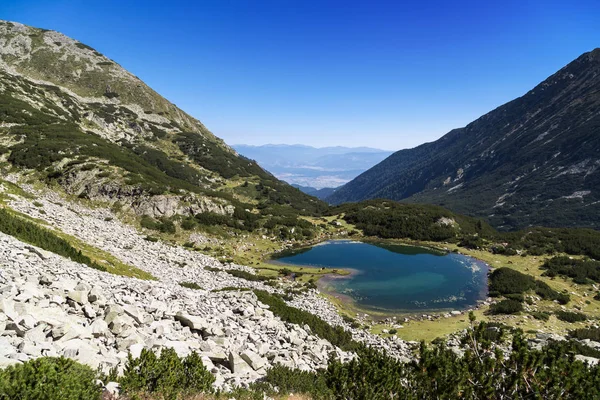 鉴于在皮林山，保加利亚的 Muratovo 湖 — 图库照片