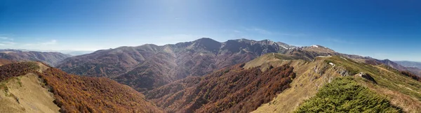 Vista panorâmica sobre a montanha búlgara — Fotografia de Stock