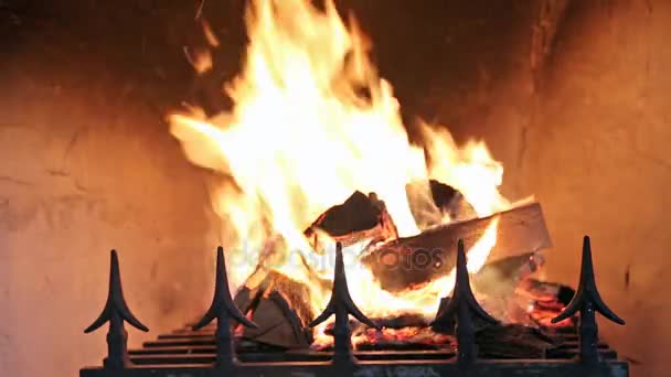 Chimenea en casa — Vídeos de Stock