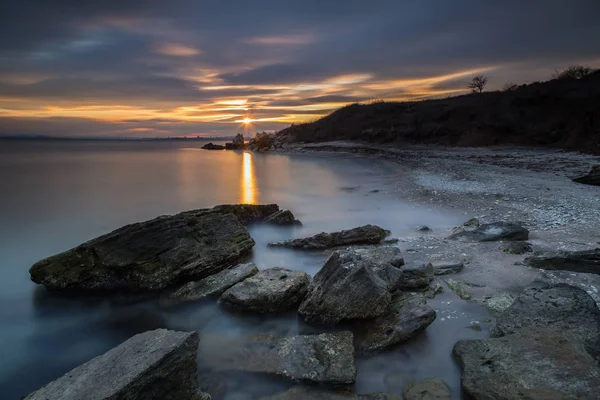 Yaz Aylarında Bulgar Karadeniz Kıyısında Güzel Plaj Üzerinde Günbatımı — Stok fotoğraf