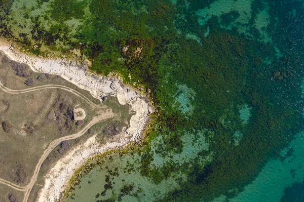 Flygfoto Över Stranden Med Klippor Och Klart Turkost Vatten — Stockfoto