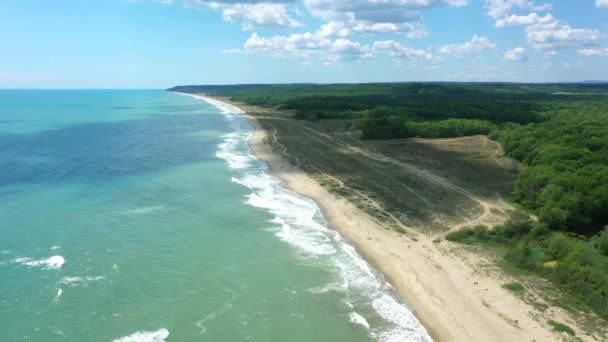 从空中俯瞰到美丽海滩的无人驾驶飞机 保加利亚坎齐亚 — 图库视频影像