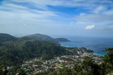 Tayland yeşil dağ manzarası