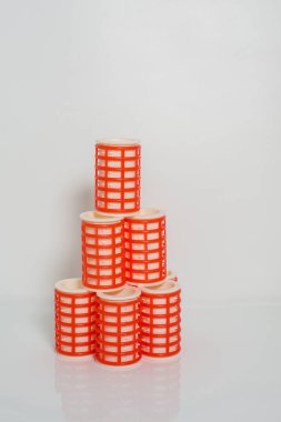 Turuncu Saç curlers izole