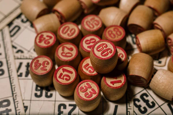 Таблиця старої лотереї з дерев'яними елементами . — стокове фото
