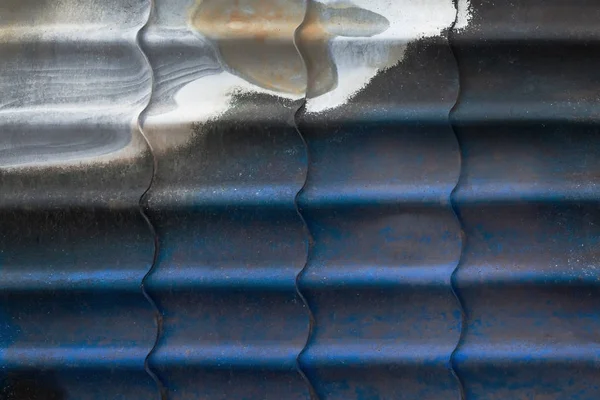 Lembaran timah berkarat dan warna biru, latar belakang — Stok Foto