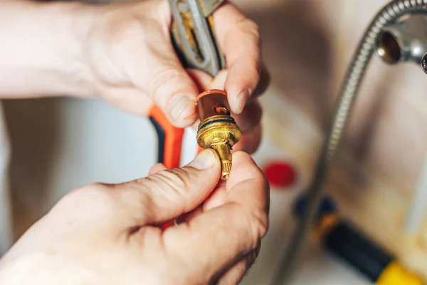 Man repair and fixing leaky old faucet in bathroom — Stock Photo, Image