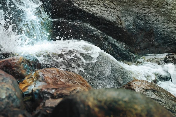 Waterfall beautiful waterfall in the Park Sapokka Finland. The water spray from the waterfall closeup — Stock Photo, Image