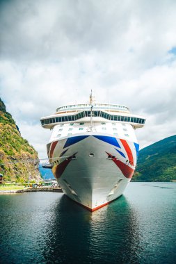 Flam, Norveç'in limanda büyük yolcu gemisi.